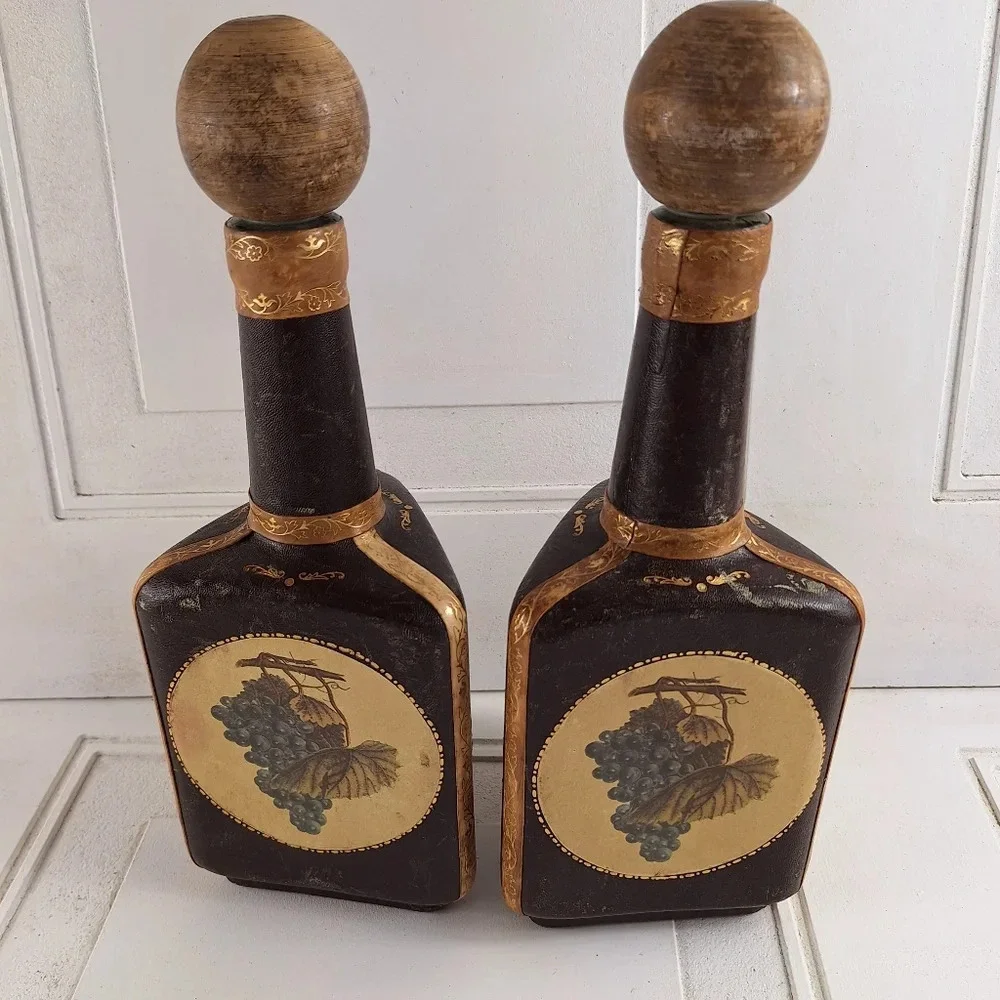 Vintage leather-wrapped glass decanters Rustic - Picture 3 of 10